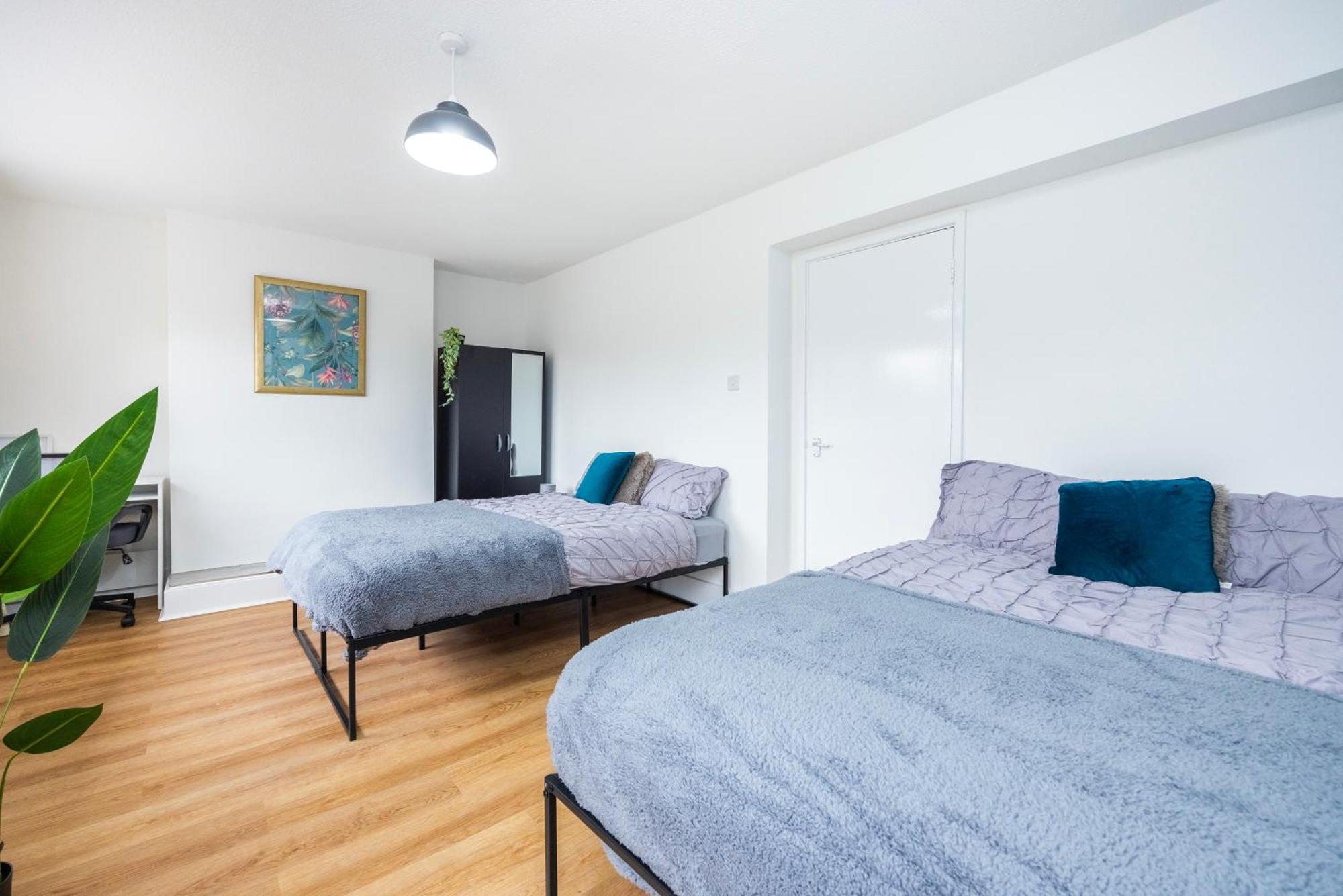 Excel O2 Stunning Large 3 Bedroom Apartment With Balcony Лондон Экстерьер фото